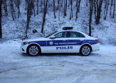 Дорожная полиция Азербайджана обратилась к водителям в связи с трудностями на дорогах, вызванными снежной погодой - trend.az - Азербайджан