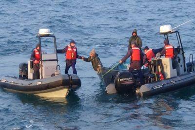 В Азербайджане пограничники эвакуировали с неисправной лодки на Каспии двух человек - trend.az - Азербайджан - район Астаринский