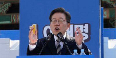 На главного оппозиционера Южной Кореи напали с ножом (видео) - detaly.co.il - Южная Корея - Корея - Сеул - Пусан - Президент