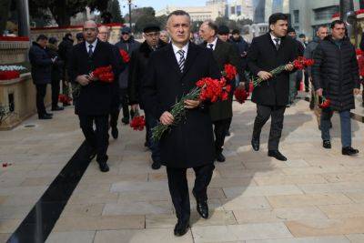 Руководство минздрава Азербайджана почтило память шехидов 20 Января (ФОТО) - trend.az - Армения - Азербайджан