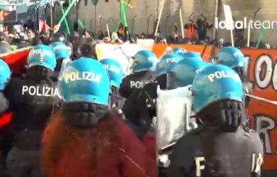 В Италии полиция жестко разогнала прохамасовскую демонстрацию: видео - mignews.net - Италия
