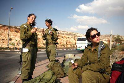 Янив Кубовиц - Мобилизованные девушки отказываются служить дозорными на границах - news.israelinfo.co.il - Израиль