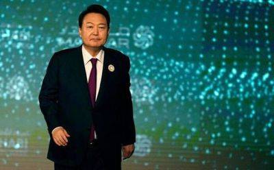 Неодобрение президента Ю.Кореи растет из-за скандала с сумкой Dior первой леди - mignews.net - Южная Корея - Корея - Президент