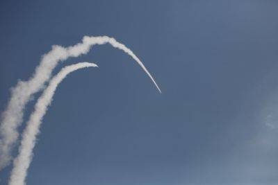 Ракетный обстрел Гуш-Дана: ракета попала в припаркованную машину в Ришоне - nashe.orbita.co.il - Израиль - Тель-Авив - Хамас
