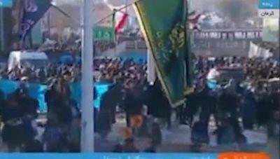 Касем Сулеймани - В Иране прогремели два взрыва во время шествия в связи с годовщиной гибели Сулеймани - trend.az - Иран - Ирак - Сша