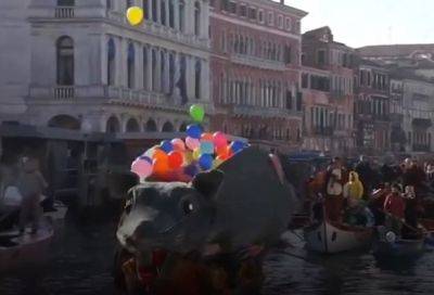 Элвис Пресли - Венецианский карнавал возглавила гигантская крыса - mignews.net