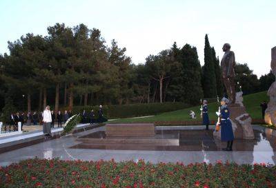 Заид Аль-Нахайян - Гейдар Алиев - Президент Объединенных Арабских Эмиратов посетил могилу великого лидера Гейдара Алиева - trend.az - Эмираты - Азербайджан - Президент