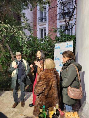 В Париже проходит выставка работ памяти Адиля Рустамова "Взгляд художника между Каспием и Нормандией" (ФОТО) - trend.az - Франция - Азербайджан - Париж