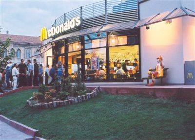 McDonald’s отмечает 25 лет в Азербайджане: от Площади Фонтанов до новых горизонтов (ФОТО) - trend.az - Азербайджан