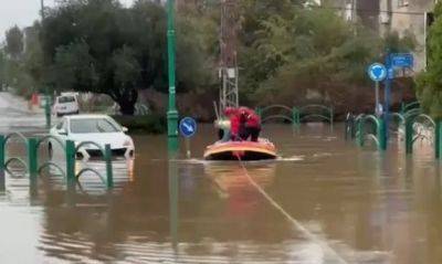 Пожарные спасли женщину из автомобиля, попавшего в зону затопления - mignews.net