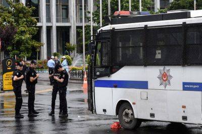 Йылмаз Тунч - В связи с вооруженным инцидентом в Стамбуле задержаны 12 человек - trend.az - Турция - Стамбул