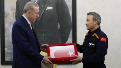 Реджеп Тайип Эрдоган - Альпер Гезеравджи - Эрдоган встретился с первым турецким астронавтом Альпером Гезеравджи - trend.az - Турция - Анкара - Президент