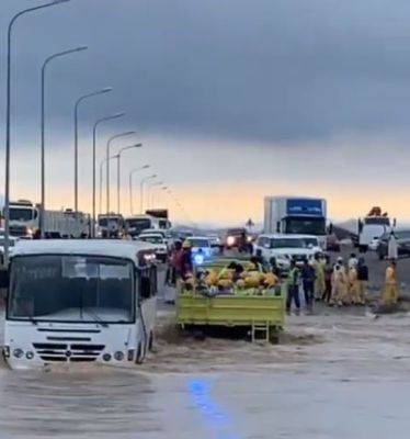 В Омане проливные дожди вызвали наводнение невиданной силы: видео - mignews.net - Саудовская Аравия - Оман