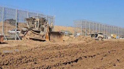 Вопреки решению кабинета: рабочие из Хеврона строят новый забор на границе с Газой - vesty.co.il - Израиль - Хамас