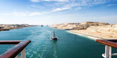 Объем перевозок через Суэцкий канал упал вдвое из-за хуситов - detaly.co.il - Египет - Юар