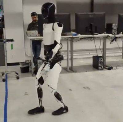 Илон Маск показал как ходит робот Optimus - mignews.net