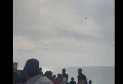 Иорданцы сбросили гуманитарную помощь на парашютах - но ее унесло ветром в море - mignews.net - Иордания
