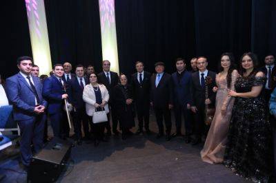 Мансум Ибрагимов - В Гяндже с большим успехом прошел концерт Мансума Ибрагимова и коллектива "Карабах" (ФОТО) - trend.az - Азербайджан