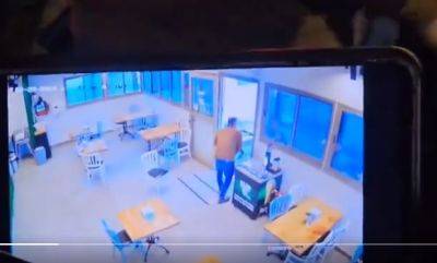 Видео ликвидации террориста на въезде в Эли: герой дня - владелец кафе - mignews.net