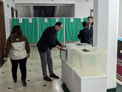 На избирательном участке номер 8 в Наримановском районе начали проводить инструктаж для наблюдателей (ФОТО) - trend.az - Азербайджан - Президент