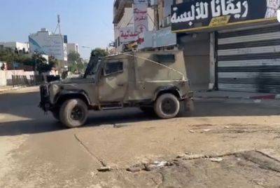 Десятки единиц оружия выпали из грузовика ЦАХАЛа и остались на дороге - mignews.net