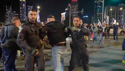 Полиция жестко разогнала левых анархистов в Тель-Авиве – 16 арестованных плюс штрафы - 9tv.co.il - Тель-Авив