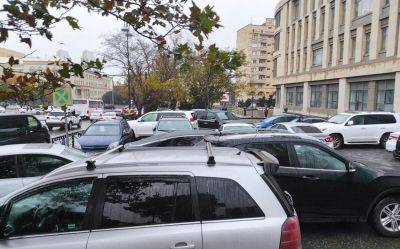 В Азербайджане предлагается ввести льготы на парковку автомобилей перед больницей - trend.az - Азербайджан
