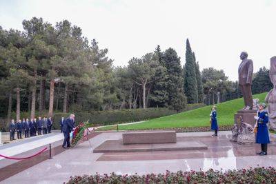Гейдар Алиев - Касым-Жомарт Токаев - Зарифа Алиева - Касым-Жомарт Токаев посетил могилу великого лидера Гейдара Алиева (ФОТО) - trend.az - Азербайджан - Казахстан - Президент