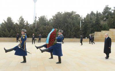 Касым-Жомарт Токаев - Президент Казахстана почтил память шехидов в Баку (ФОТО) - trend.az - Азербайджан - Казахстан - Президент