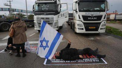 Верх цинизма: Израиль возит гумпомощь в Газу из кибуца Беэри - vesty.co.il - Израиль - Хамас