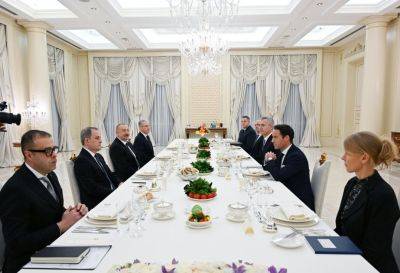 Ильхам Алиев - Йенс Столтенберг - Состоялась встреча Президента Ильхама Алиева с генеральным секретарем НАТО Йенсом Столтенбергом в расширенном составе (ВИДЕО) - trend.az - Президент