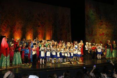 В Баку прошел праздничный театрализованный концерт, посвященный Новрузу (ФОТО) - trend.az - Азербайджан