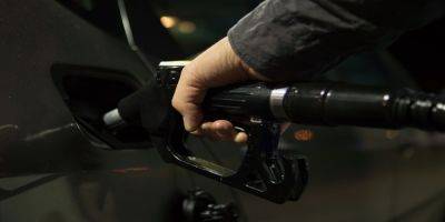 Рост доллара и цен на нефть может приблизить цену бензина к 8 шекелям за литр - detaly.co.il - Израиль - Китай