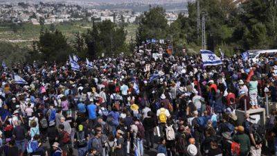 Беня Ганц - Мики Леви - Марш за освобождение заложников: тысячи людей движутся к Иерусалиму - vesty.co.il - Израиль - Иерусалим - Египет - Каир - Хамас