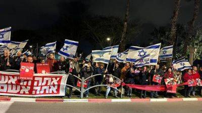 Биньямин Нетаниягу - В Тель-Авиве 10.000 человек вышли на акцию за досрочные выборы, 7 задержанных - vesty.co.il - Израиль - Тель-Авив