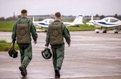 Украинские пилоты закончили базовую программу обучения на F-16 в Британии - mignews.net - Сша - Украина - Англия - Франция - Голландия - Дания