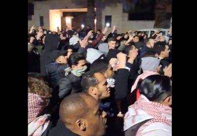 "Вся Иордания с ХАМАСом": марш пропалестинских демонстрантов в Аммане - mignews.net - Израиль - Иордания - Амман - Хамас