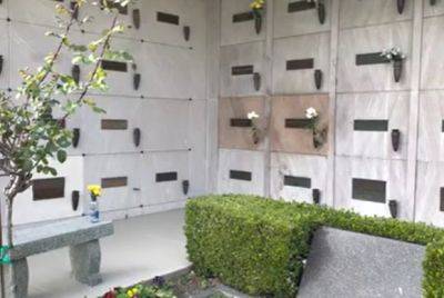 Лос-Анджелес: На кладбище знаменитостей освободилось место - mignews.net - Лос-Анджелес