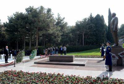 Гейдар Алиев - Председатель Народного собрания Болгарии посетил могилу великого лидера Гейдара Алиева - trend.az - Азербайджан - Болгария - Баку