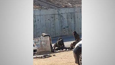 Теракт в Самарии: на перекрестке Ицхар на израильтянина напал араб с ножом. ВИДЕО - 9tv.co.il - Израиль