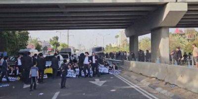 Два часа ультраортодоксы перекрывали шоссе 4 и дрались с полицейскими - detaly.co.il - Израиль