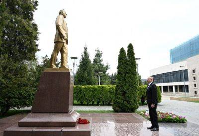 Ильхам Алиев - Гейдар Алиев - Президент Ильхам Алиев - Президент Ильхам Алиев посетил памятник общенациональному лидеру Гейдару Алиеву в городе Габала - trend.az - Азербайджан - Президент