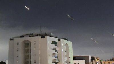 Иран атаковал Израиль сотнями ракет и дронов - ru.euronews.com - Израиль - Иран - Ливан - Йемен
