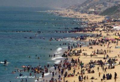 Толпы палестинцев на пляже в Дейр эль-Балах - mignews.net