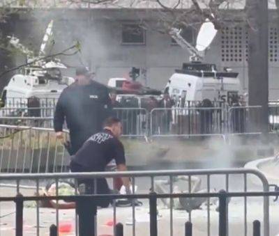 Дональд Трамп - Процесс над Трампом: мужчина устроил акт самосожжения возле здания суда - mignews.net - Сша