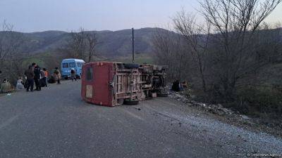 В Ходжавенде перевернулся микроавтобус, пострадали 9 человек (ФОТО) - trend.az - Азербайджан - район Ходжавендский - Ходжавендск - район Билясуварский