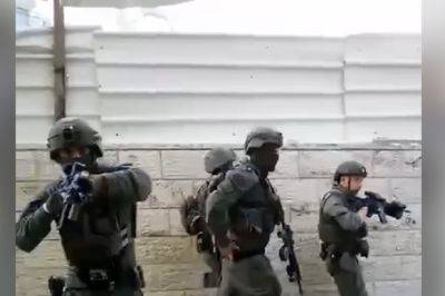 Полиция: двое террористов в Иерусалиме скрылись пешком - mignews.net - Израиль - Иерусалим