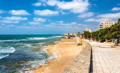 Из-за сирен в Акко отдыхающим пришлось убегать с пляжа (видео) - detaly.co.il - Израиль
