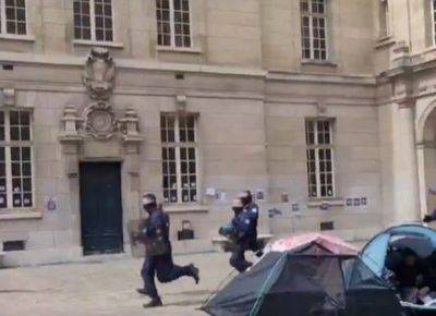 Французская полиция приступила к наведению порядка возле Сорбонны - mignews.net - Израиль - Сша - Франция - Колумбия - Париж - Paris - Хамас