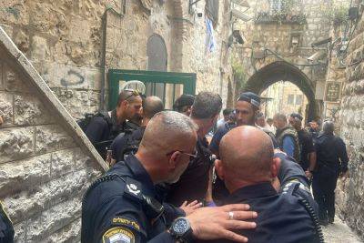 Ножевой теракт в Иерусалиме: ранен полицейский - news.israelinfo.co.il - Палестина - Иерусалим - Jerusalem